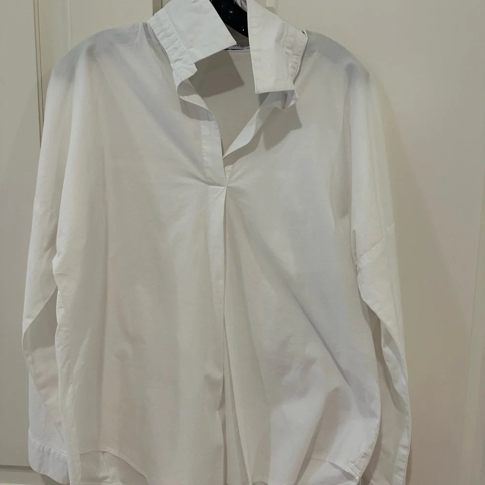 Caryn Lawn XL white popover blouse with blue start on collar preppy - Picture 2 of 3